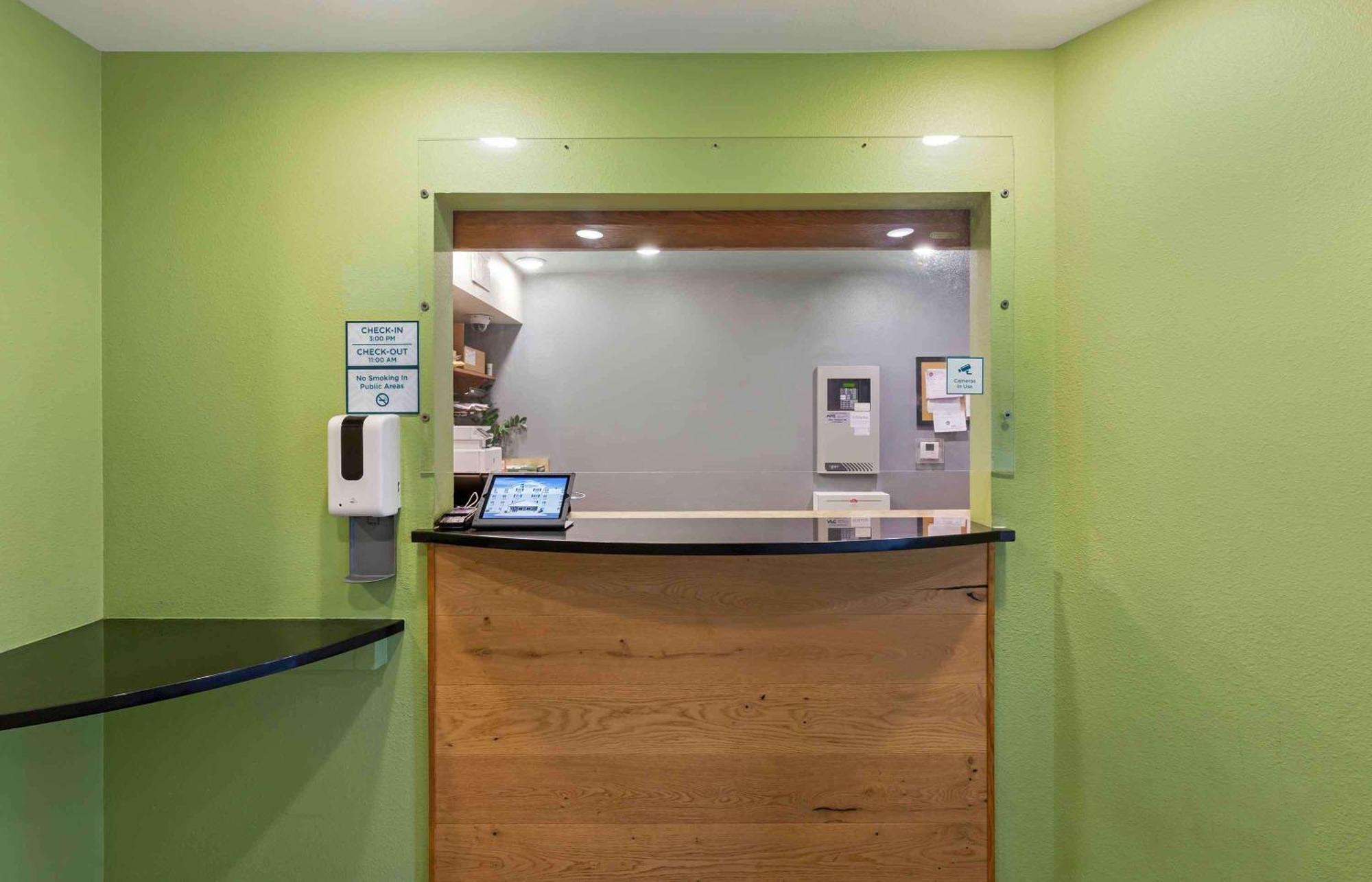 Extended Stay America Select Suites - Cleveland - Airport Exterior foto