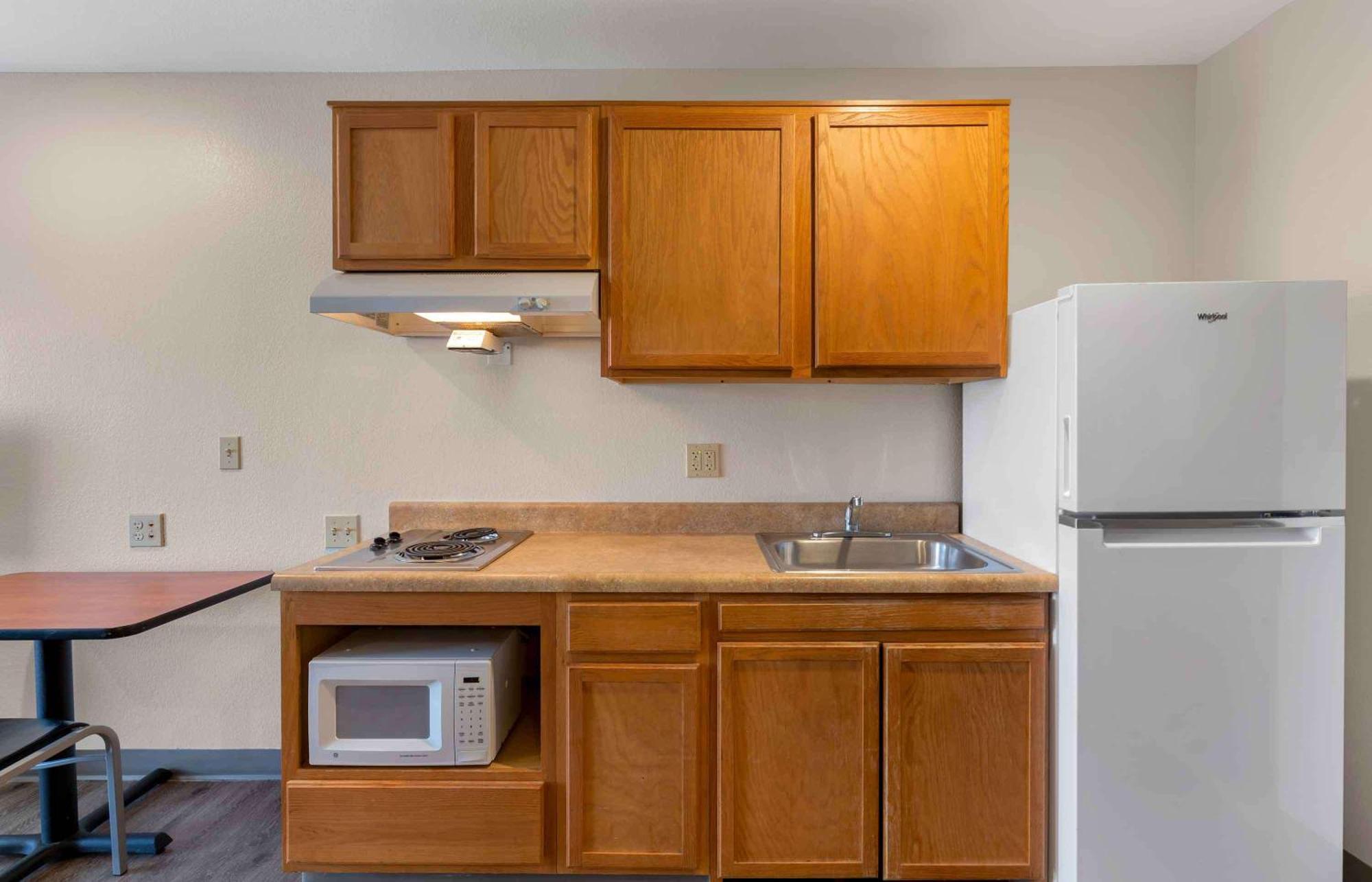 Extended Stay America Select Suites - Cleveland - Airport Exterior foto