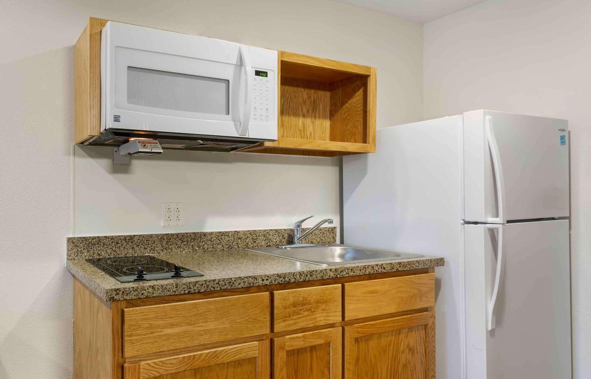 Extended Stay America Select Suites - Cleveland - Airport Exterior foto