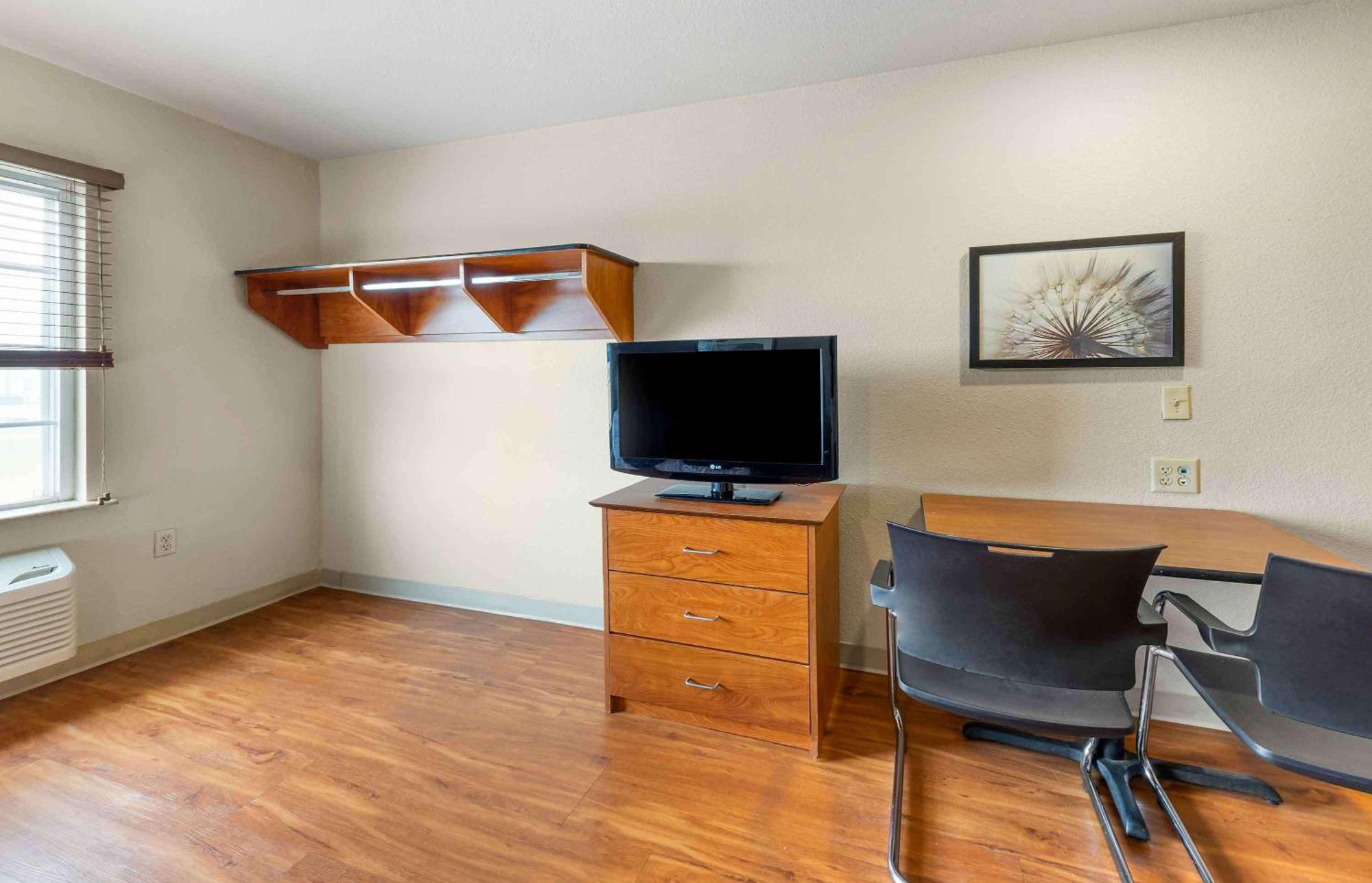 Extended Stay America Select Suites - Cleveland - Airport Exterior foto